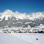 Lägenhet In Brixen Near Bus